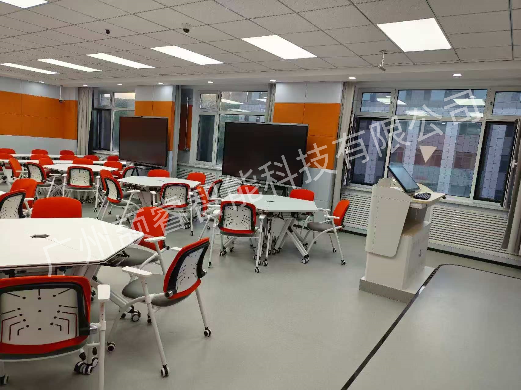 迈向人机协同的未来教育:人工智能赋能均衡与优质教学新生态